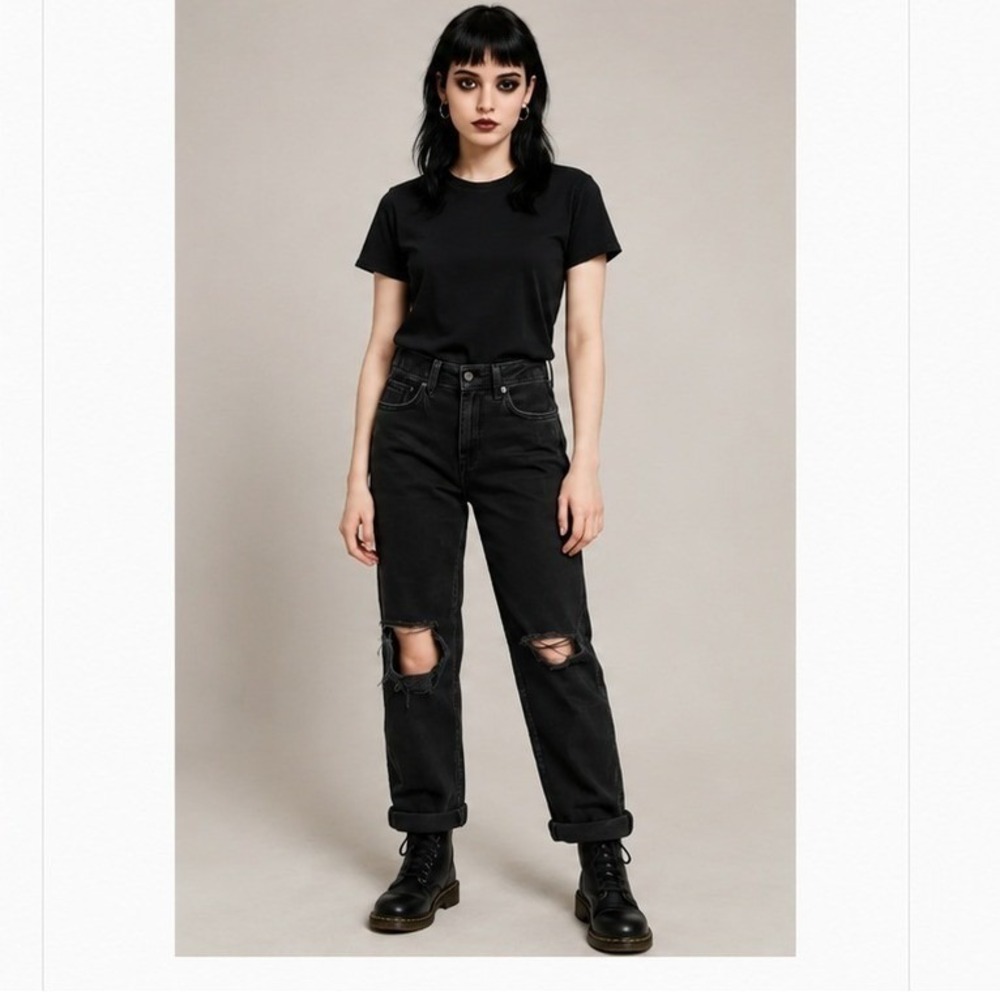 PacSun Black High Rise Mom Jeans Women Distressed Knees 25 grunge Indie